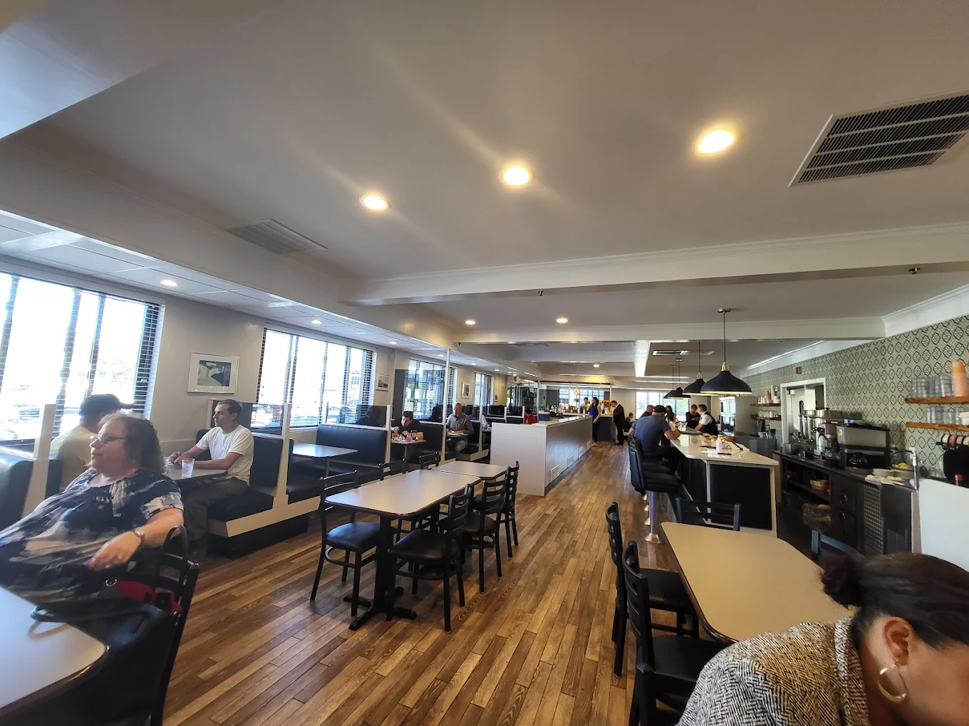 Sweet Hollow Diner storefront