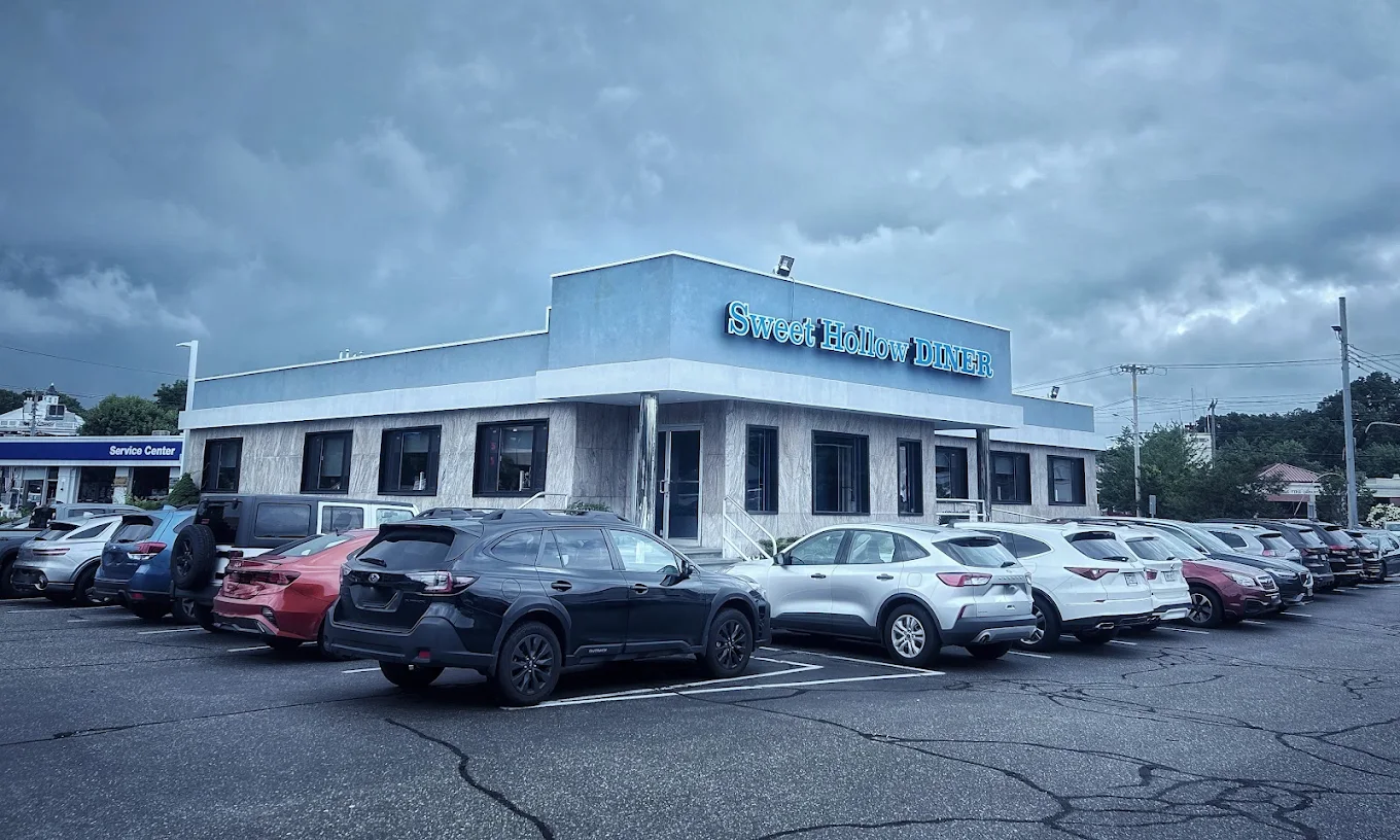 Sweet Hollow Diner hero